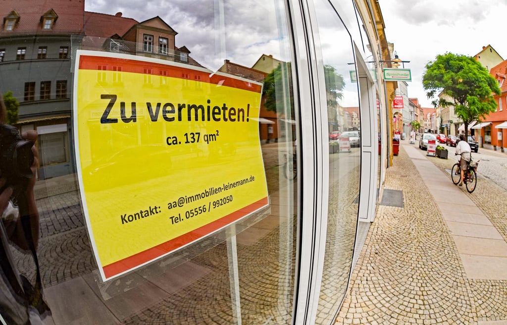 In der Ascherslebener Innenstadt, wie hier Breite Straße 16, stehen zur Zeit wieder einige Geschäfte leer.