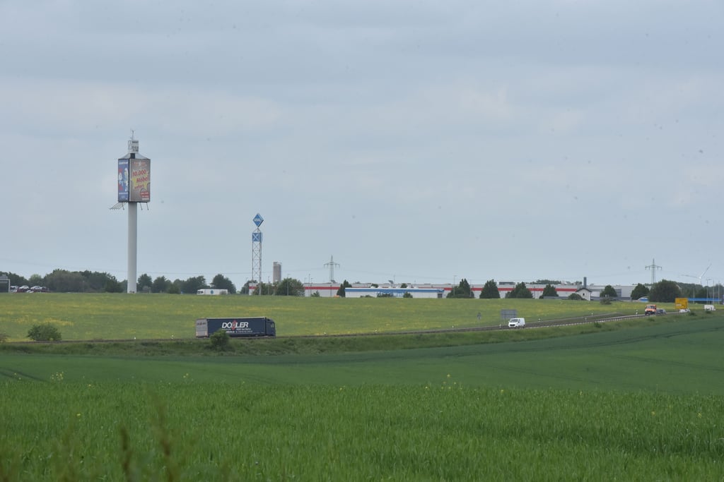 Auf diesen Flächen entlang der Autobahn 9 und Bundesstraße 91 soll ein interkommunales Gewerbegebiet entstehen.