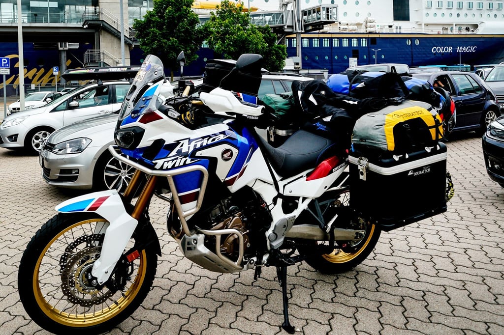 Voll gepackt aber durchdacht: Auch wer mit dem Motorrad verreist, darf das maximal zulässige Gesamtgewicht nicht überschreiten und achtet besser auf gute Gewichtsverteilung.