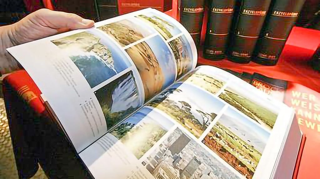 Betrüger versuchen, Besitzern von Buch-Enzyklopädien teure und teils minderwertige Nachdrucke aufzuschwatzen.