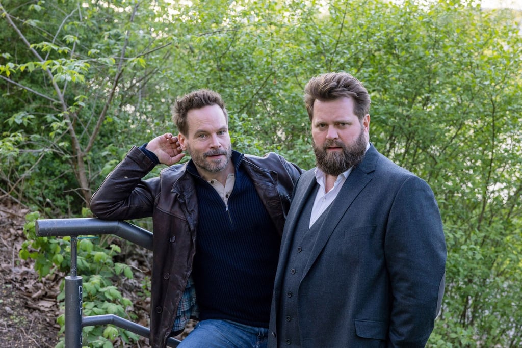 Die Schauspieler Wanja Mues (l) und Antoine Monot Jr. ermitteln in „Ein Fall für Zwei“.