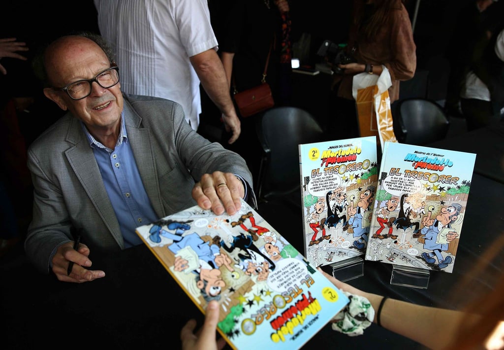 Der spanische Comic-Zeichner Francisco Ibáñez bei einer Signierstunde (2015). Jetzt ist er mit 87 Jahren gestorben.