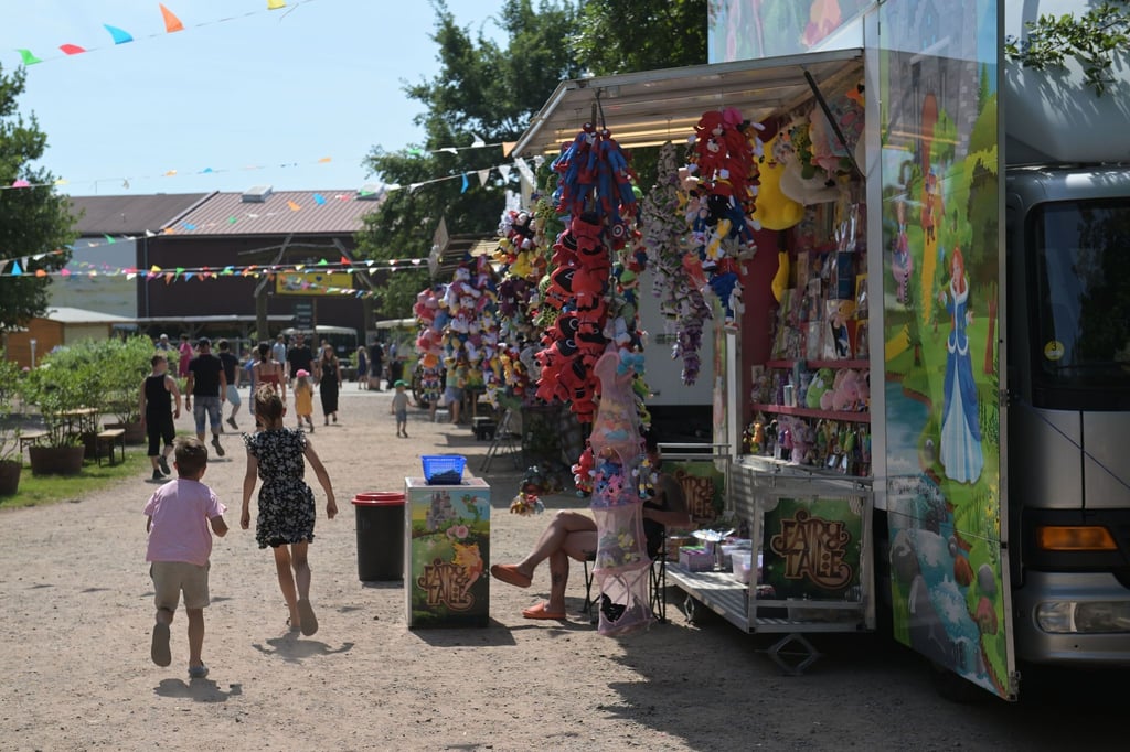Mit einem "Heidelbeer-Festival" wird die Heidelbeerernte auf dem Spargelhof in Klaistow gefeiert.