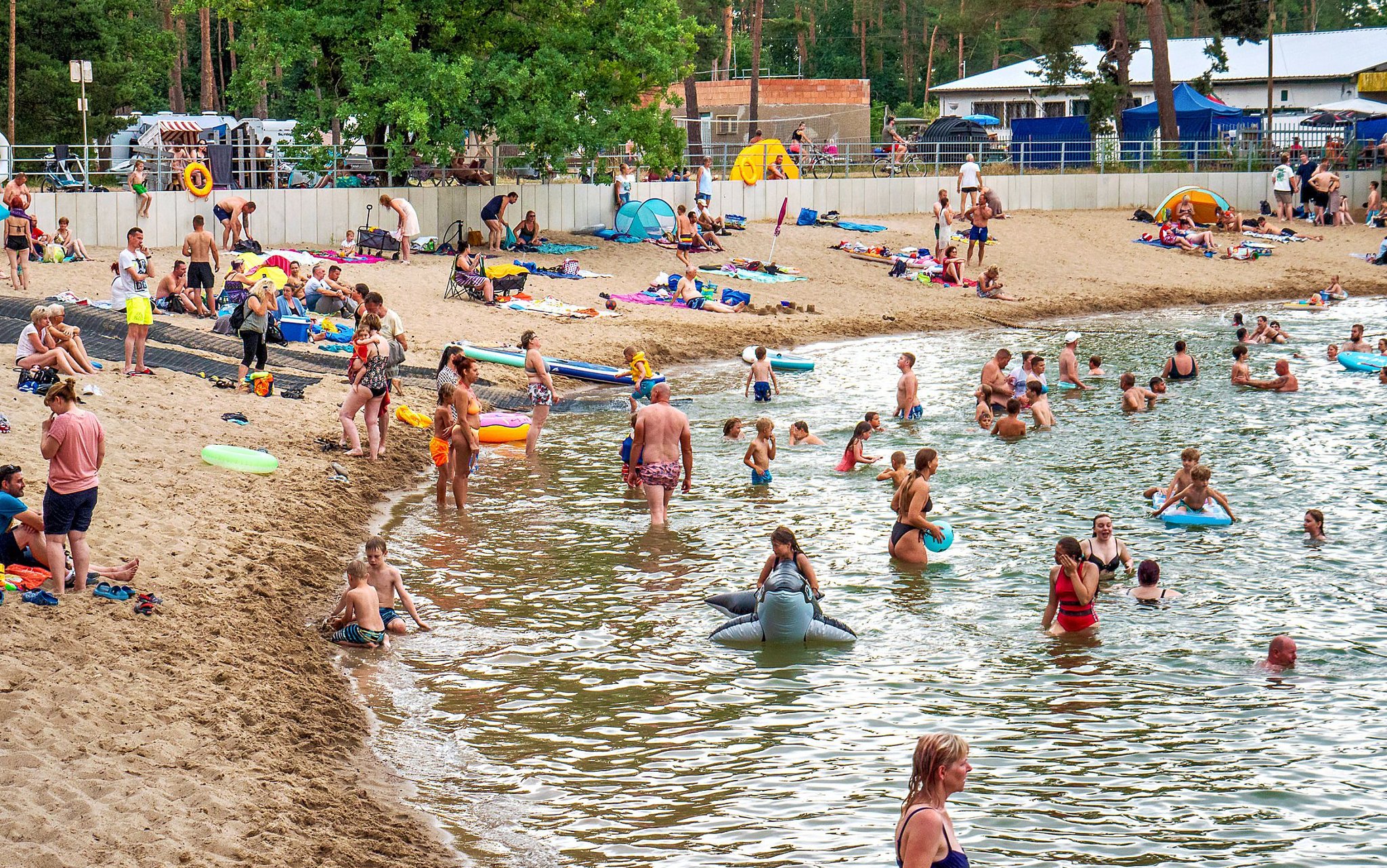 Badesaison und Camping: Plattensee in Dannigkow bei Magdeburg beliebt