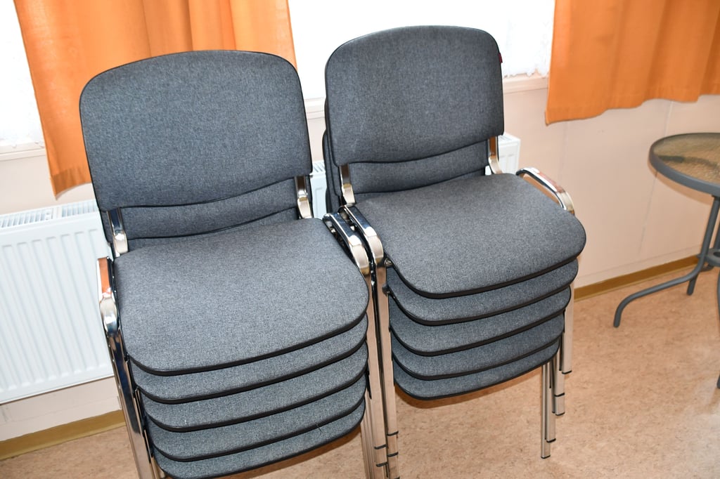 Die neuen Stühle im Versammlungsraum im Rathaus in Groß Quenstedt.