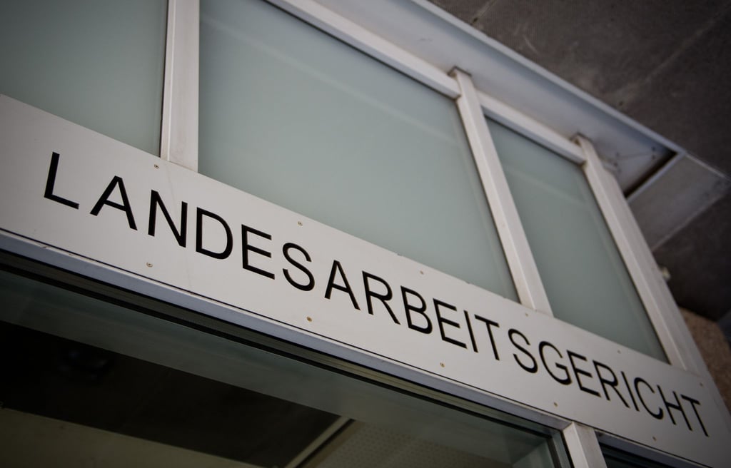Mit dem gefährlichen Sprung in den Fluss habe der Mitarbeiter eine Pflichtverletzung begangen und den Betriebsfrieden gestört, befand das Gericht.