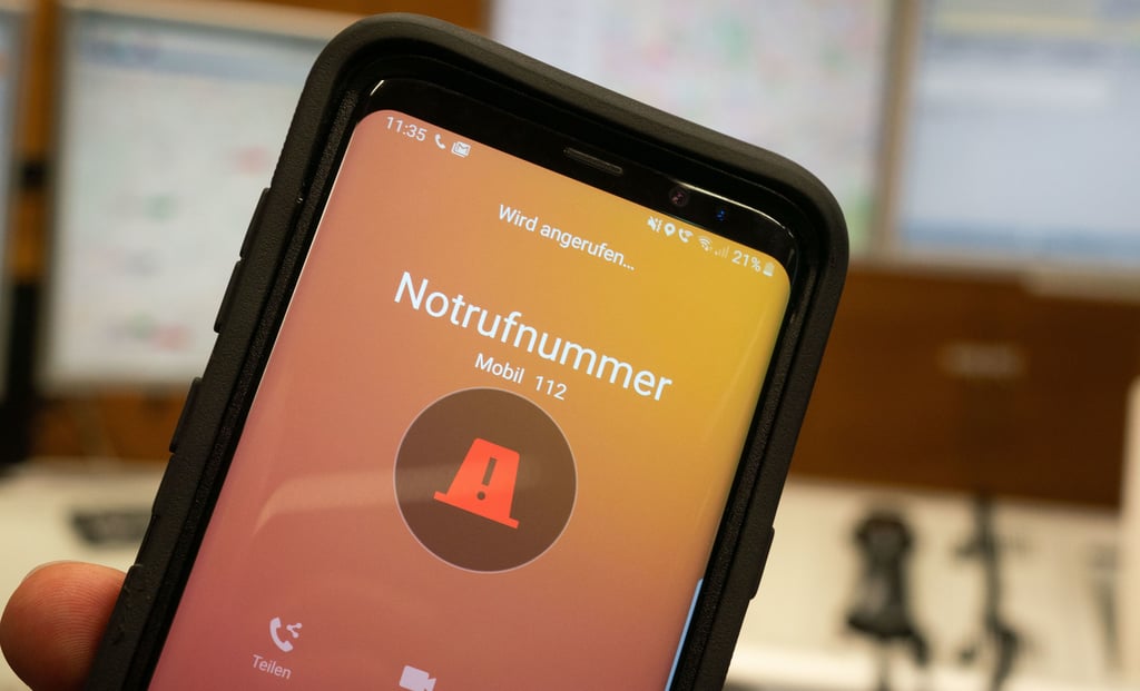 Wie viele andere Rettungsleitstellen auch, beklagt die Leitstelle Börde eine zunehmende Zahl von Taschennotrufen. 