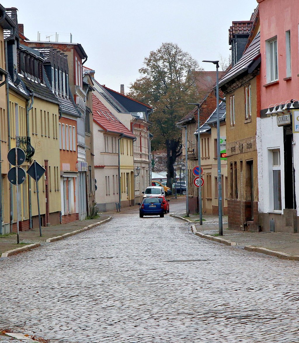 Die Einfahrt in den verkehrsberuhigten Bereich am Wassertor in der Saalestadt.