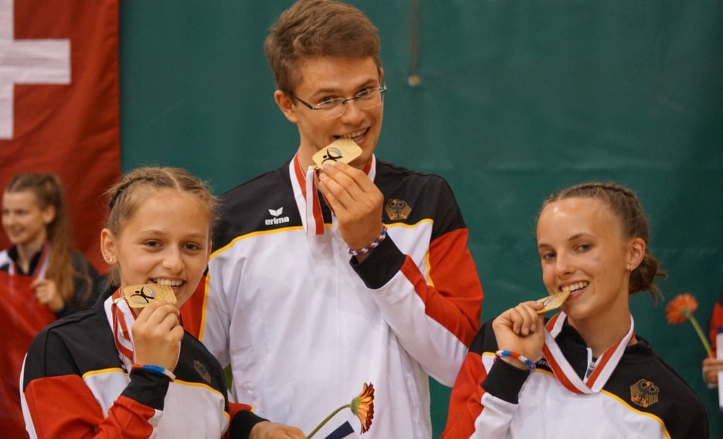 Magdeburger Rhönrad Turner vom MSV90 siegen bei der Weltmeisterschaft: Sophie Julius, Malte Schröder, Frida Wilke.