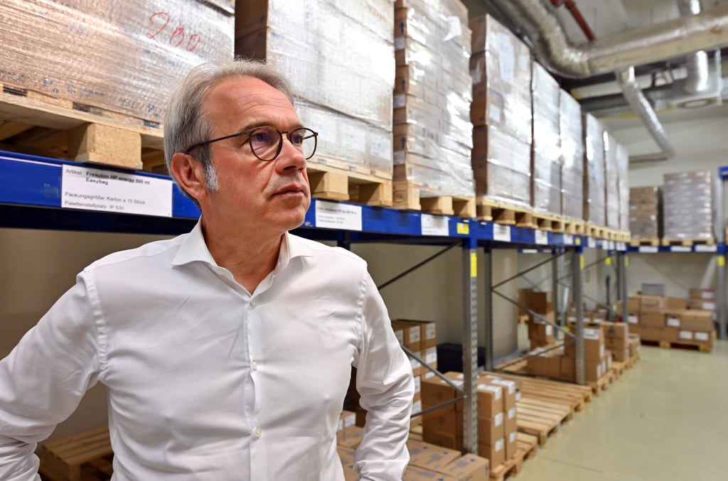 Georg Maier (SPD), Minister für Inneres und Kommunales von Thüringen, schaut in die Runde.