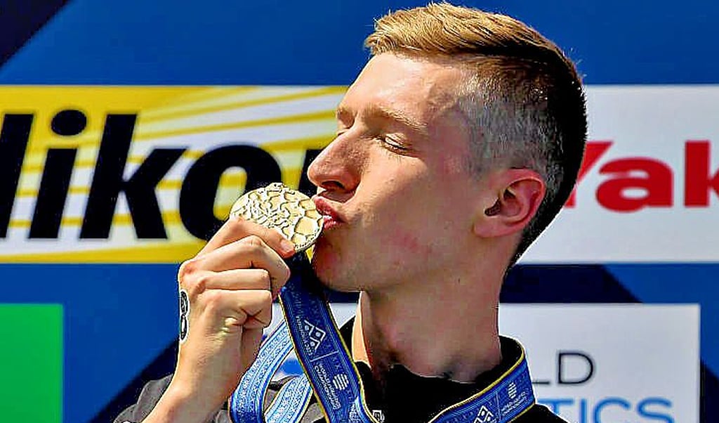Die Goldmedaille hat sich Florian Wellbrock vom SC Magdeburg mehr als verdient: Bei der WM in Fukuoka holte er den Titel über die zehn Kilometer und damit auch das Ticket für die Olympischen Spiele in Paris.