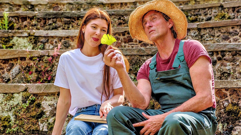 Anastasiya Kuzina und André Hennicke bei den Dreharbeiten zu dem Projekt „Ein Tisch für zwei – Reise nach Wörlitz“: Bald ist der Film auf der Insel Stein zu sehen.