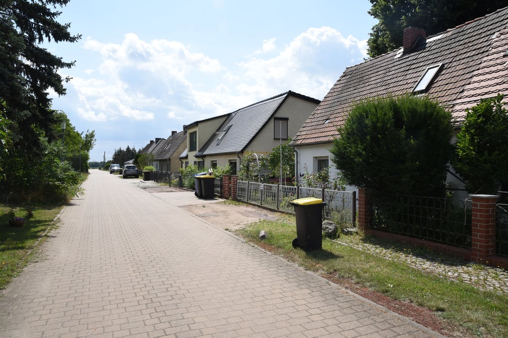 Die Weinbergsiedlung am Rande von Barby ist heute eine begehrte Wohnadresse, weil der Kiessee direkt vor der Tür ist. Viele Häuser wurden saniert oder werden gegenwärtig neu errichtet.