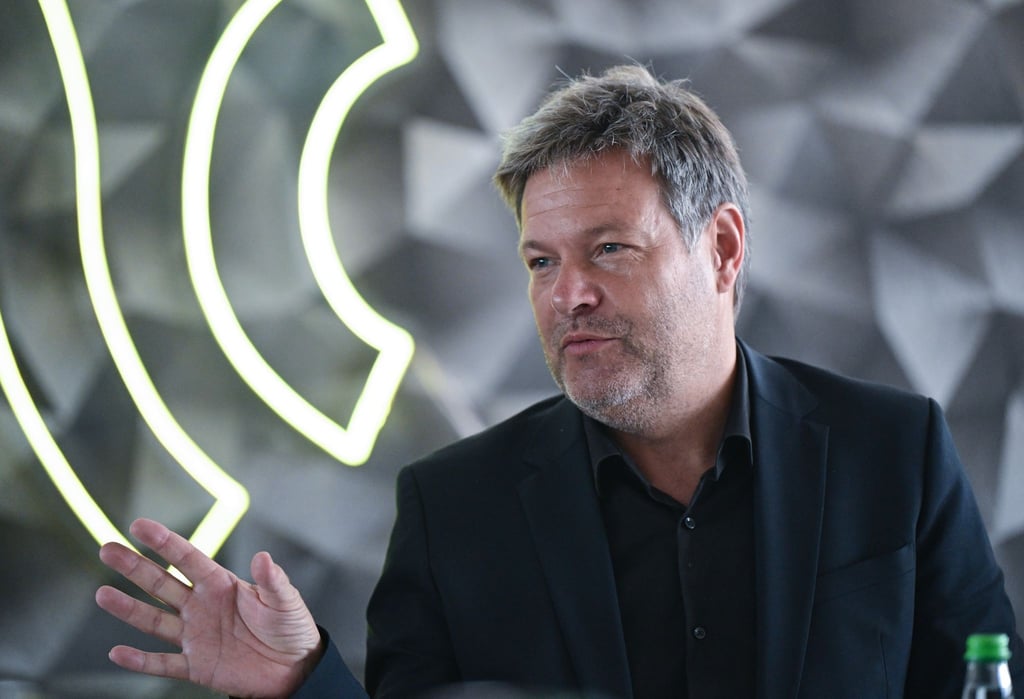 Bundeswirtschaftsminister Robert Habeck reist mit einer Wirtschaftsdelegation nach Indien.
