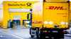 Ein Lastwagen fährt auf das Gelände der Deutsche-Post-DHL-Niederlassung.