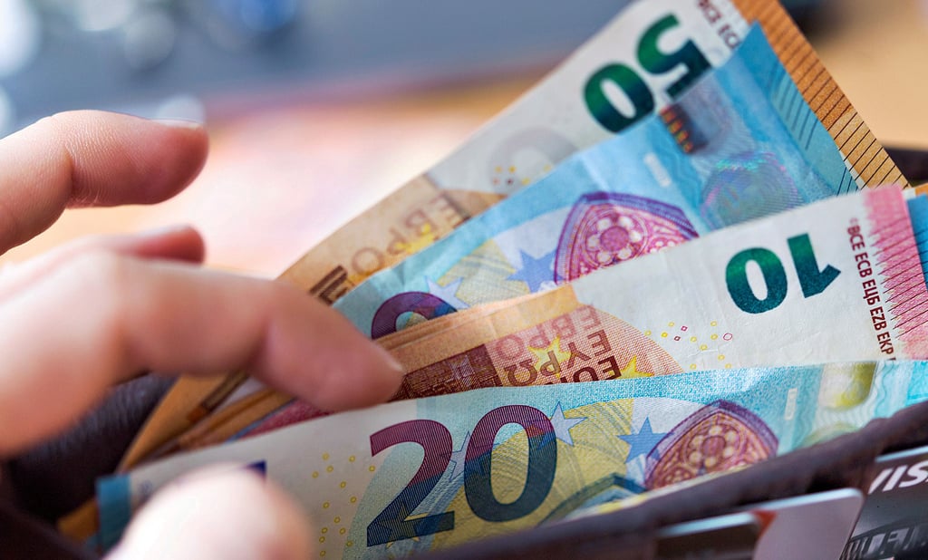 Eine Frau hatte einem Mann 23.000 Euro für Arbeiten am Dach ihres Hauses gegeben. Die Arbeiten haben nie stattgefunden. Jetzt musste sich der Mann vor Gericht verantworten.