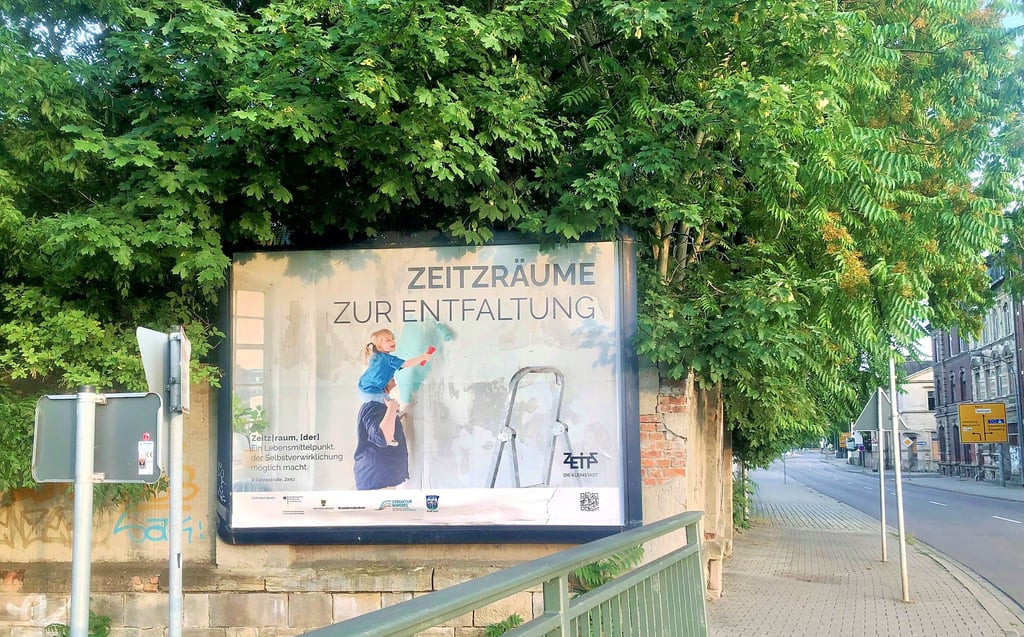 Eine großformatige Werbung findet man direkt hinter der Engelsbrücke in Richtung Badstubenvorstadt in Zeitz.