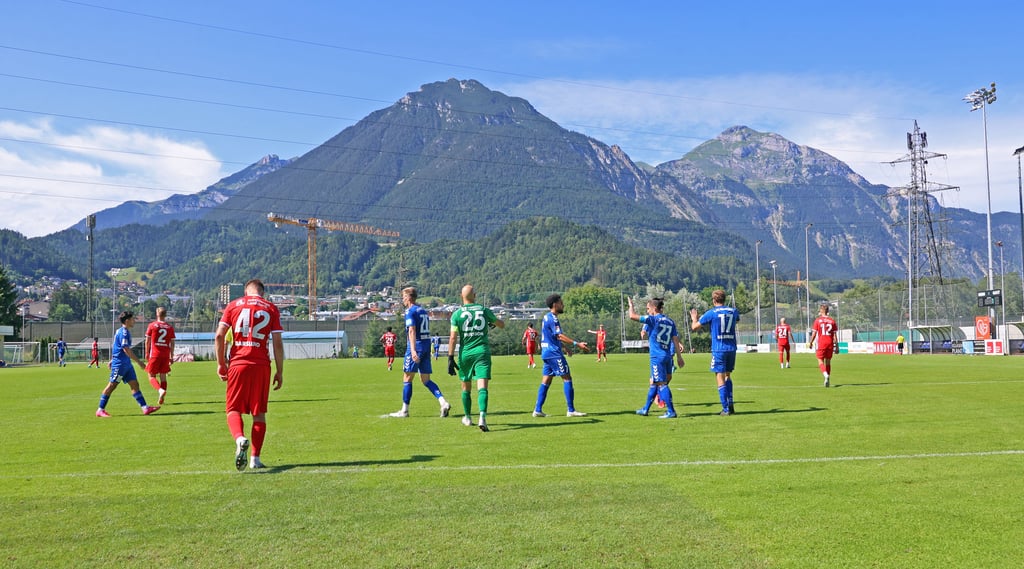 1. FC Magdeburg gegen den dänischen Vizemeister FC Nordsjaelland.