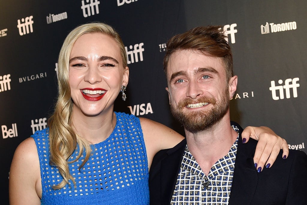 Daniel Radcliffe, Schauspieler aus Großbritannien, kommt gemeinsam mit seiner Freundin Erin Darke, Schauspielerin aus den USA, zur Premiere des Filmes „Weird: The Al Yankovic Story“ beim Toronto International Film Festival (TIFF) im Royal Alexandra Theatre.