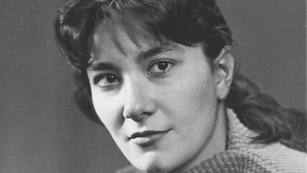 Dieses Foto von Brigitte Reimann ist auf dem Cover der Biogrfie „Ich bin so gierig nach Leben“ abgebildet.