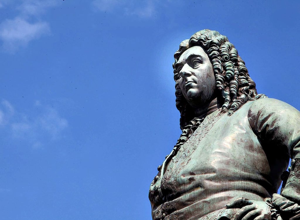 Das Denkmal des großen Komponisten Georg Friedrich Händel steht auf dem Marktplatz in Halle.