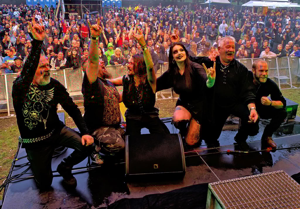 Vor ihrem Konzert in Jessen hat die Band „Hel’s Throne“ Anfang Juli das Publikum in Jüterbog begeistert.