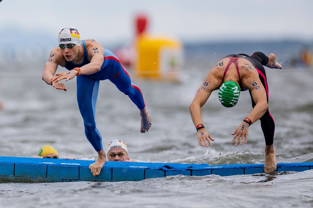 Oliver Klemet (l) verpasste mit den deutschen Freiwasserschwimmern im Mixed knapp Bronze.