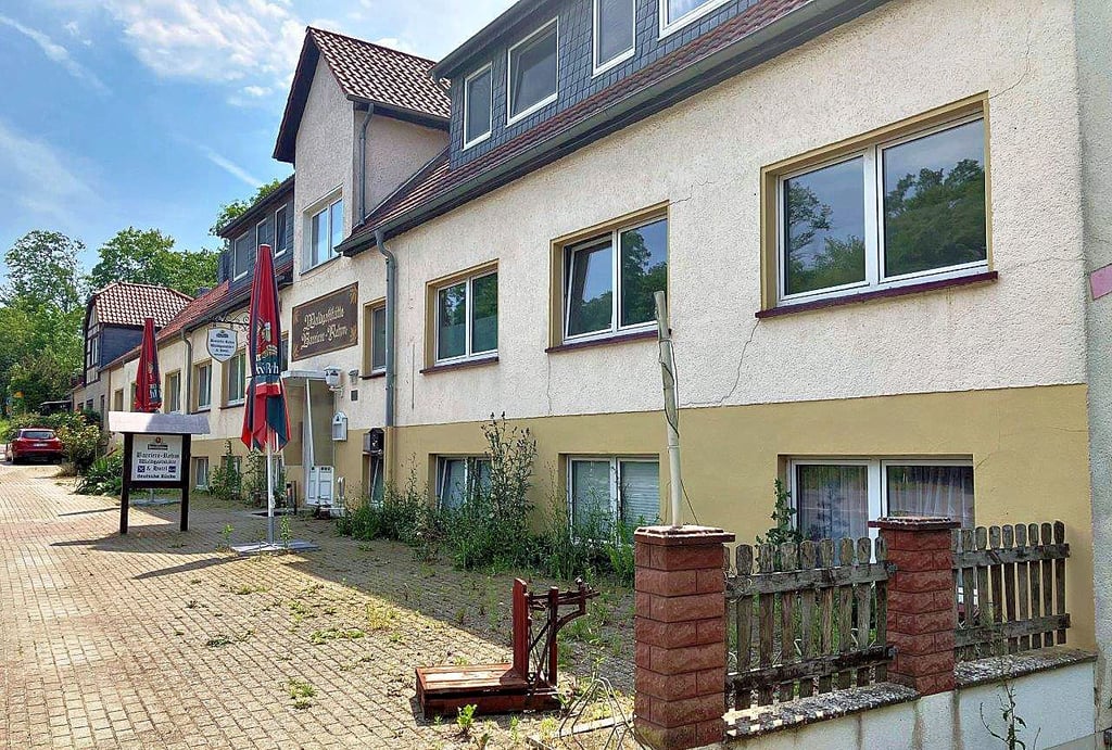2021 hatte ein neuer Pächter die Waldgaststätte Barriere Rehm nebst Hotel übernommen. Mittlerweile ist das Lokal wieder zu.