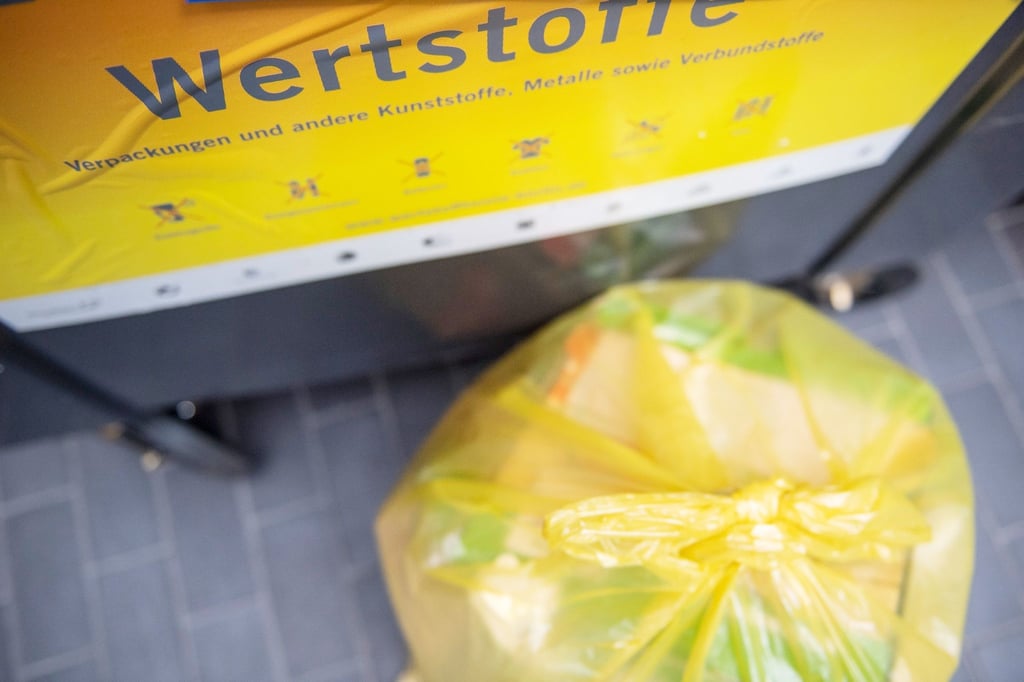 Oft kann man es nicht ändern: Nach dem Einkauf im Supermarkt fällt zu Hause viel Müll an.