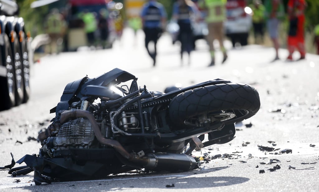 Ein Motorradfahrer ist bei einem Unfall tödlich verunglückt. (Symbolbild)
