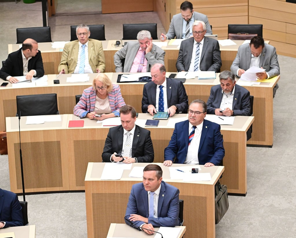 Die Abgeordneten der Fraktion der AfD sitzen im Landtag von Baden-Württemberg - und bekommen immer mehr Zuspruch.