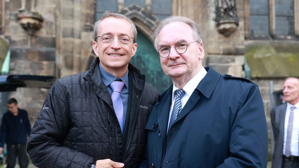 Wollen das neue Mikrochip-Werk in Magdeburg: Intel-Chef Pat Gelsinger (links) und Sachsen-Anhalt Ministerpräsident Reiner Haseloff (CDU).