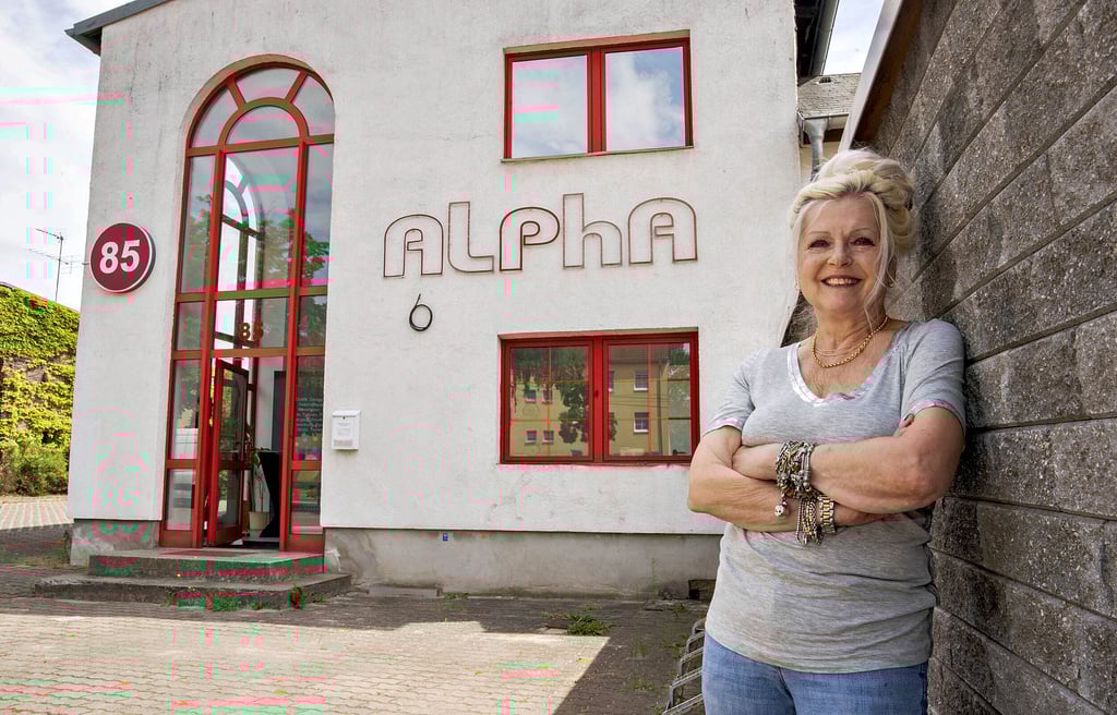 Ruth Schulze ist Geschäftsführerin von „Alpha“ an der Heidestraße. Sie bietet künftig auch Autofolierungen an.