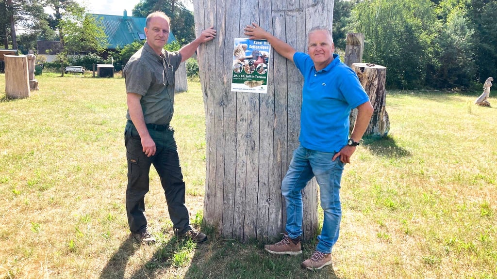 Axel Mitzka (li.) und Ortsbürgermeister Udo Reiss
