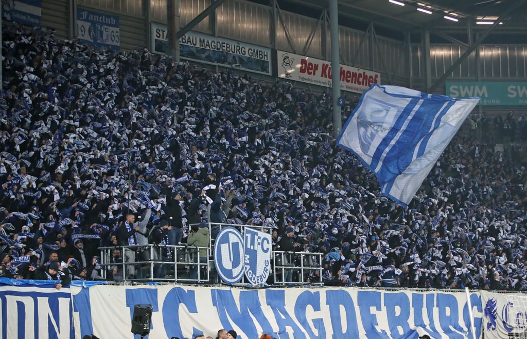 Fans des 1. FC Magdeburg, hier ein Foto aus der MDCC-Arena, stehen zu ihrem Verein - im Leben und bisweilen auch darüber hinaus.