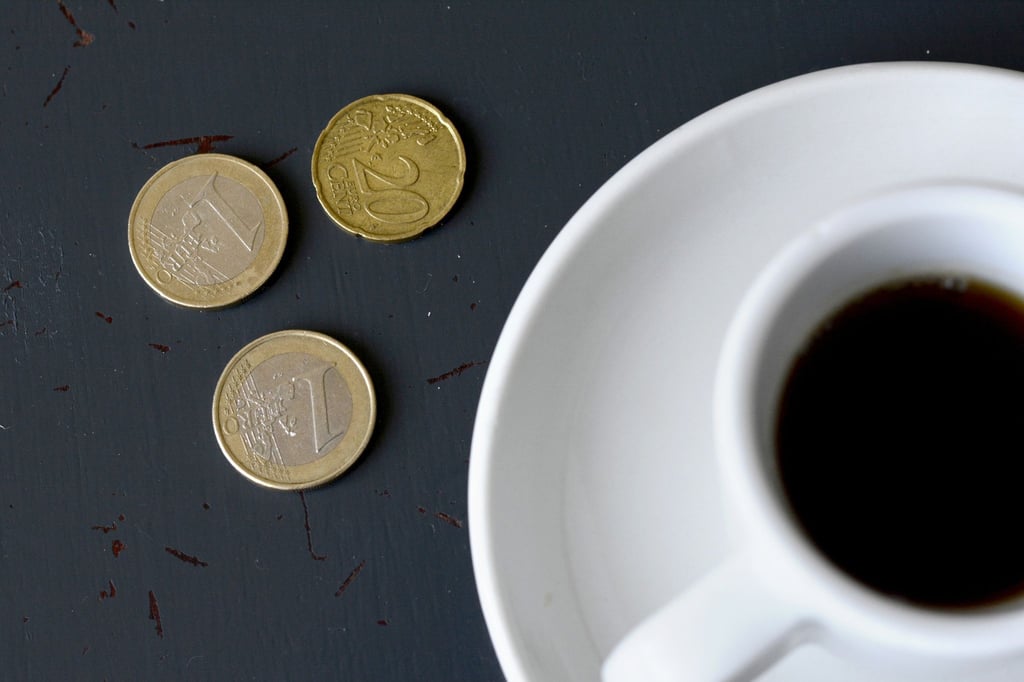 In Frankreich und Griechenland üblich: Trinkgeld beim Verlassen eines Restaurants einfach auf dem Tisch oder dem Rechnungsteller liegen lassen.