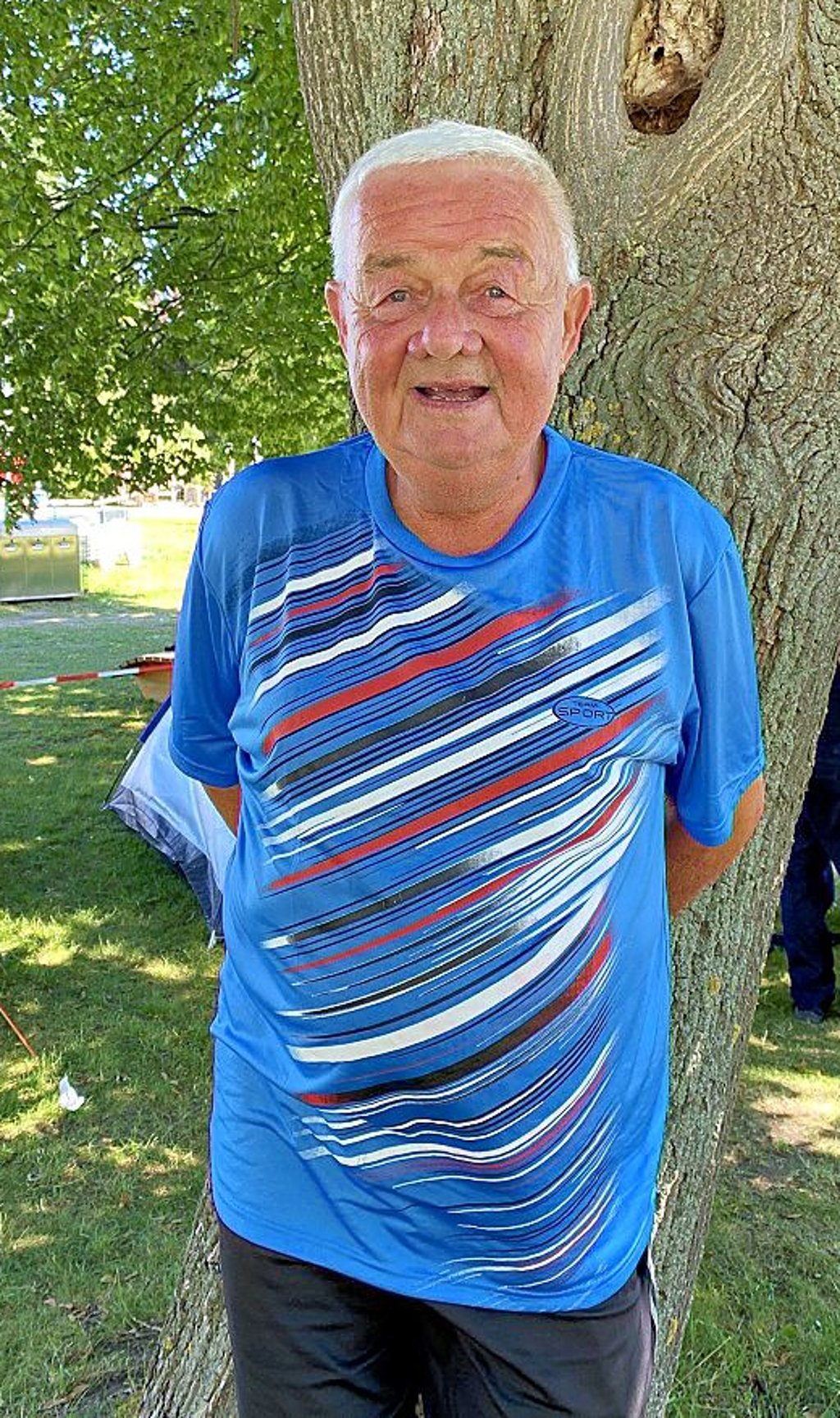 Jürgen Pieper von der Sportjugend, die im Freibad ihr Zeltlager macht.