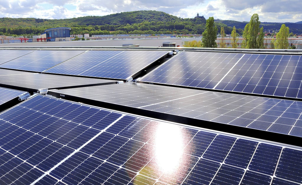 Die Wohnblöcke in Wernigerodes Wohngebieten sollen mit Photovoltaikanlagen ausgestattet werden.