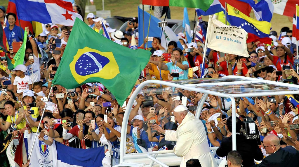 Die Teilnehmer des Weltjugendtages 2019 in Panama bejubeln den Papst. Die diesjährige Auflage der Veranstaltung in Lissabon war eigentlich für 2022 geplant, wurde aber aufgrund der Corona-Pandemie verschoben.