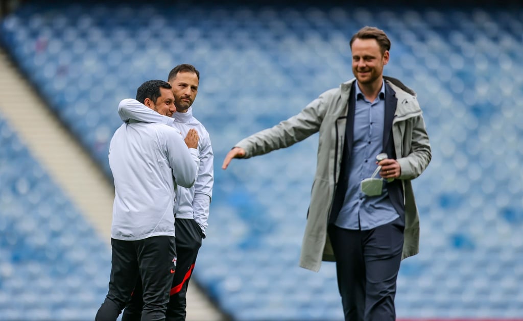 Christopher Vivell (r) muss wohl den FC Chelsea wieder verlassen.