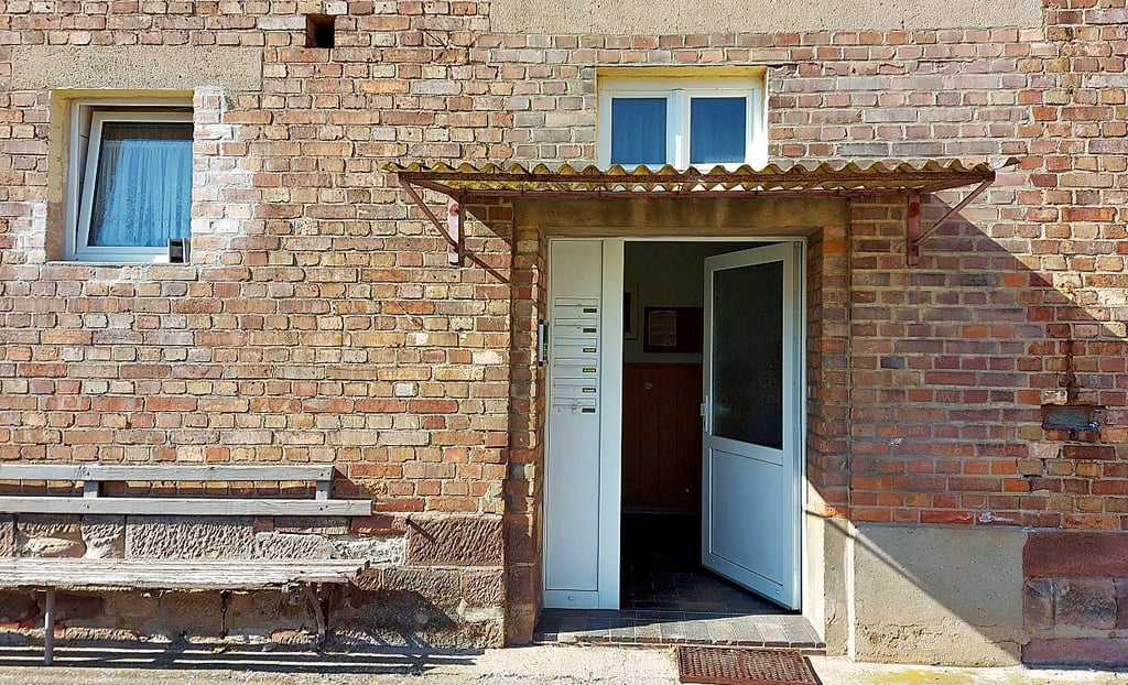 In dieses Haus in der Dorfstraße war der Reinsdorfer Heimatverein eingezogen. Nun können aufgrund Feuchtigkeit und Schwamm die Räume nicht mehr genutzt werden.