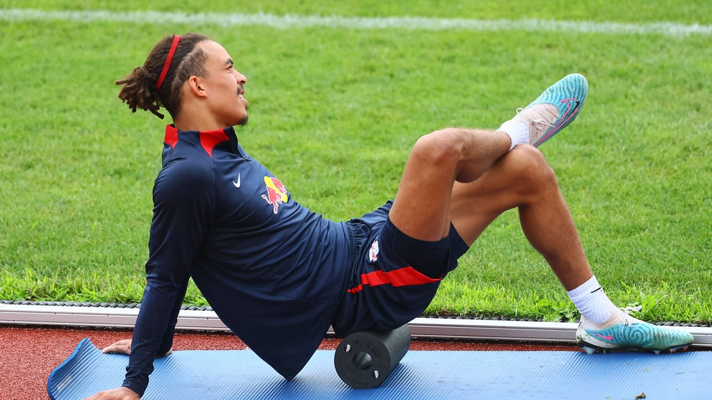 Auf der Rolle: Yussuf Poulsen kann aufrgund von Muskelbeschwerden nur individuell trainieren