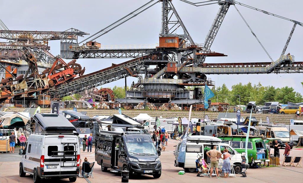 Nach den letzten zwei erfolgreichen Jahren rollten in diesem Jahr mehr als 600 Fahrzeuge zum "Vanlife Festival" für nach Ferropolis.