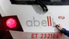 Ein Mitarbeiter der DB-Regio entfernt von einem Nahverkehrszug den Schriftzug "Abellio".