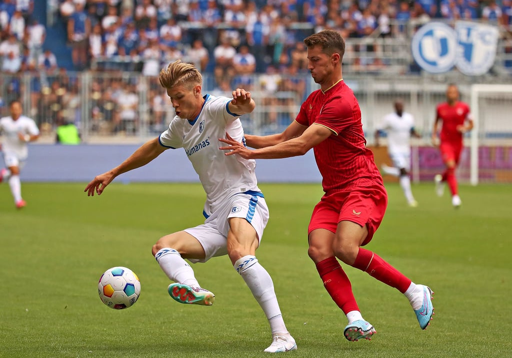 Traf seit Juli 2021 in insgesamt 48 Pflichtspielen für den FCM 16-mal und bereitete dazu vier Treffer vor: Luca Schuler (l.). Der Stürmer hofft auf eine verletzungsfreie Zweitliga-Saison.