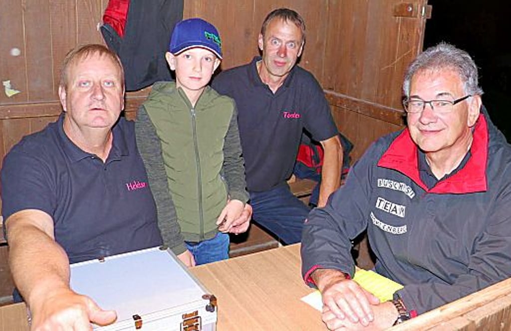 Am Einlass zum Buschfest 2023 in Wohlenberg: Andreas Hahn, Lennard Finke, Torsten Görs und Hartmut Schulz.