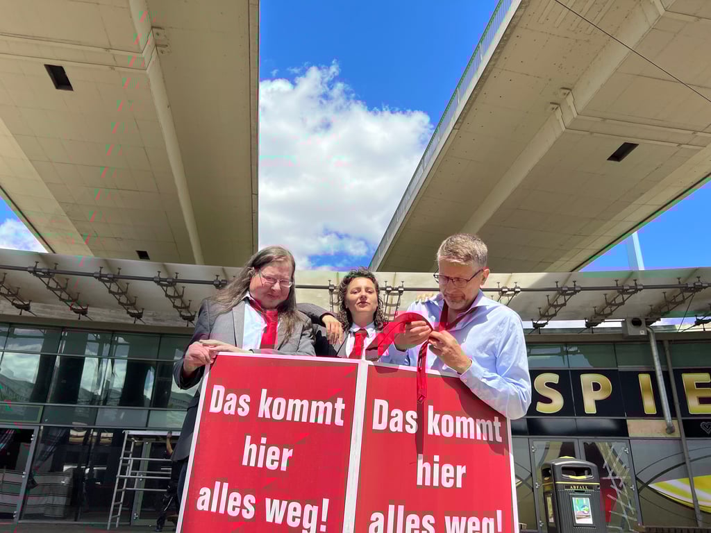 Martin Bochmann, Dörte Jacobi und Thomas Schied (v.l.) haben kurz vor der Sommerpause eine eigene Fraktion gebildet und sich von den Mitbürgern getrennt.