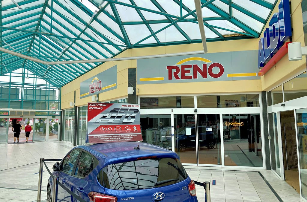 Schuhhändler Reno ist seit Pfingsten raus, dem benachbarten Discounter Aldi wird eine Erweiterungsabsicht seiner Verkaufsfläche nachgesagt.