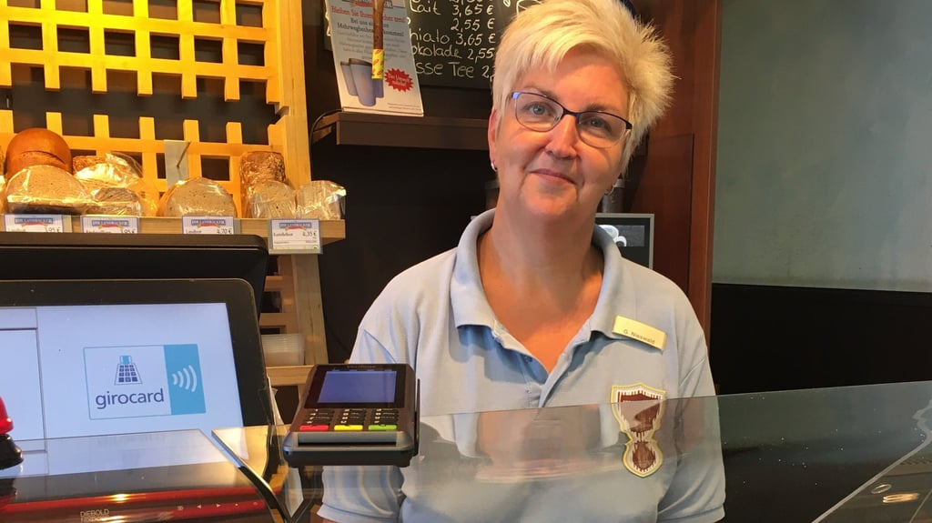 Gundi Nieswald, Ihr-Landbäcker-Filiale im NP-Markt in Osterburg.