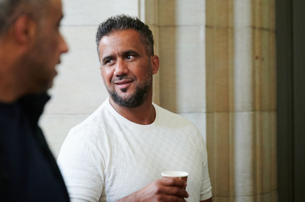 Der Hauptangeklagte Arafat A.-Ch., Chef eines Berliner Clans und ehemaliger Manager von Rapper Bushido, kommt ins Kriminalgericht Moabit zur Fortsetzung des Prozesses gegen ihn.